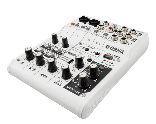 Микшерный пульт YAMAHA AG06